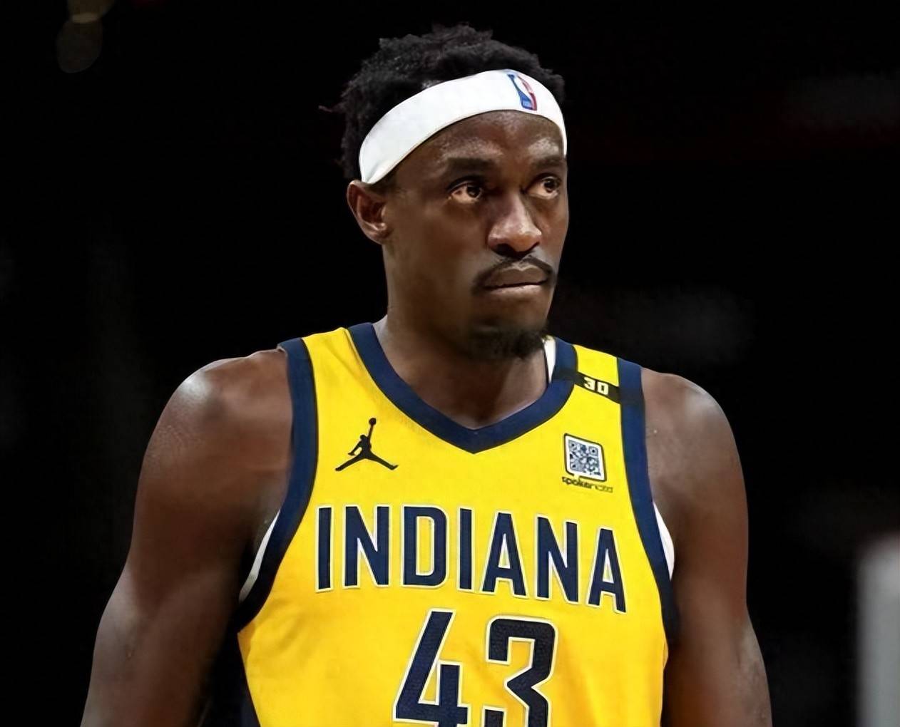 西亚卡姆在独行侠比赛中出色防守，晋级下一阶段引发热议！